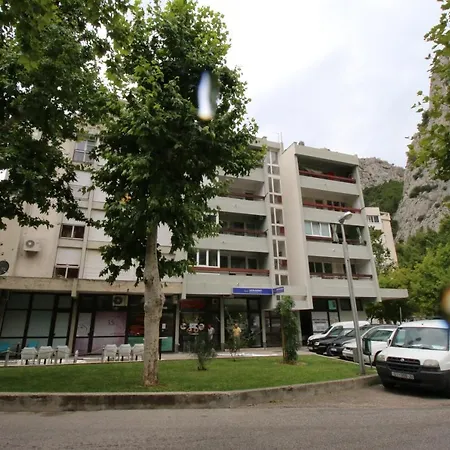 Karlo Lägenhet Omiš